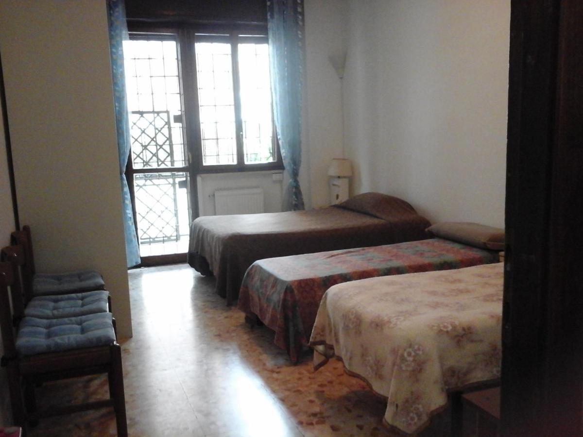 B&B Near Metro' Central Line - Only Wc In The Rooms 15 Minutes To Termini Station 20 To Spagna Square - In The Night Bus Roma Ngoại thất bức ảnh