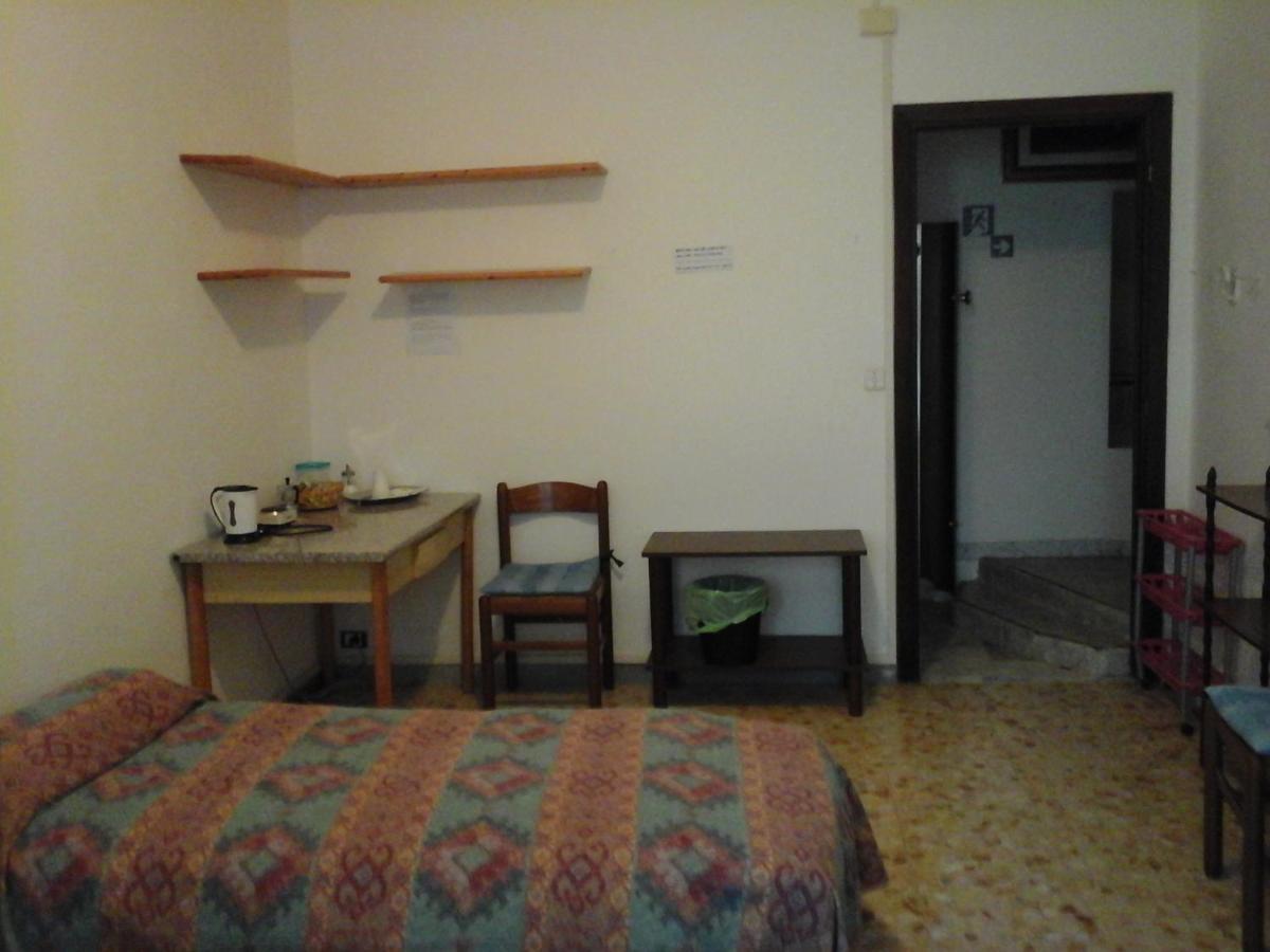 B&B Near Metro' Central Line - Only Wc In The Rooms 15 Minutes To Termini Station 20 To Spagna Square - In The Night Bus Roma Ngoại thất bức ảnh